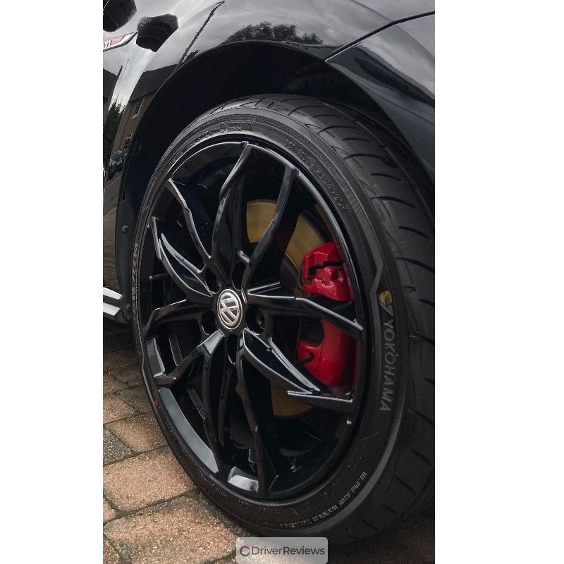 Yokohama Advan Fleva V701 215/40 R17 at Blackcircles.com