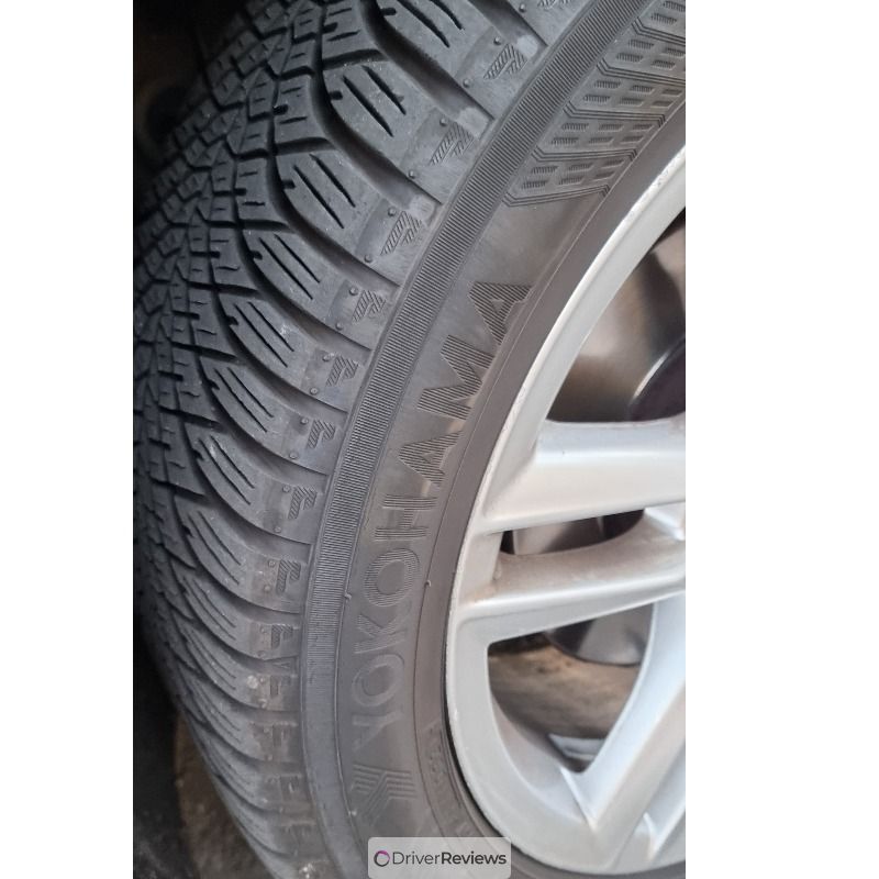 235/50 R18、YOKOHAMA BluEarth、2024年 Yokohama BluEarth-4S AW21 235/50 R18 at Blackcircles.com