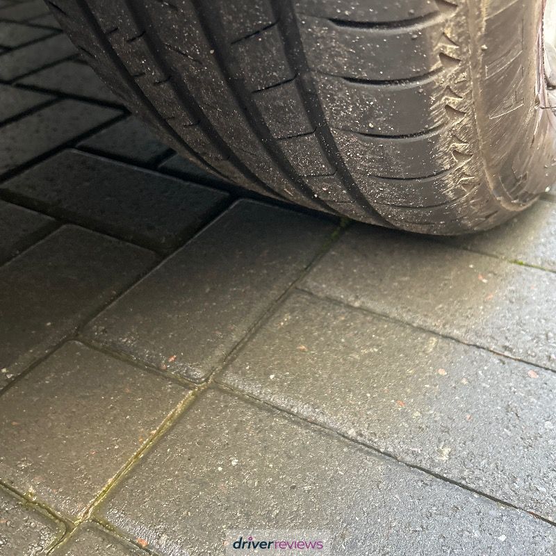 Lot De 2 Pneus été Bridgestone Alenza 235/50R20 100V – Profondeur 5mm