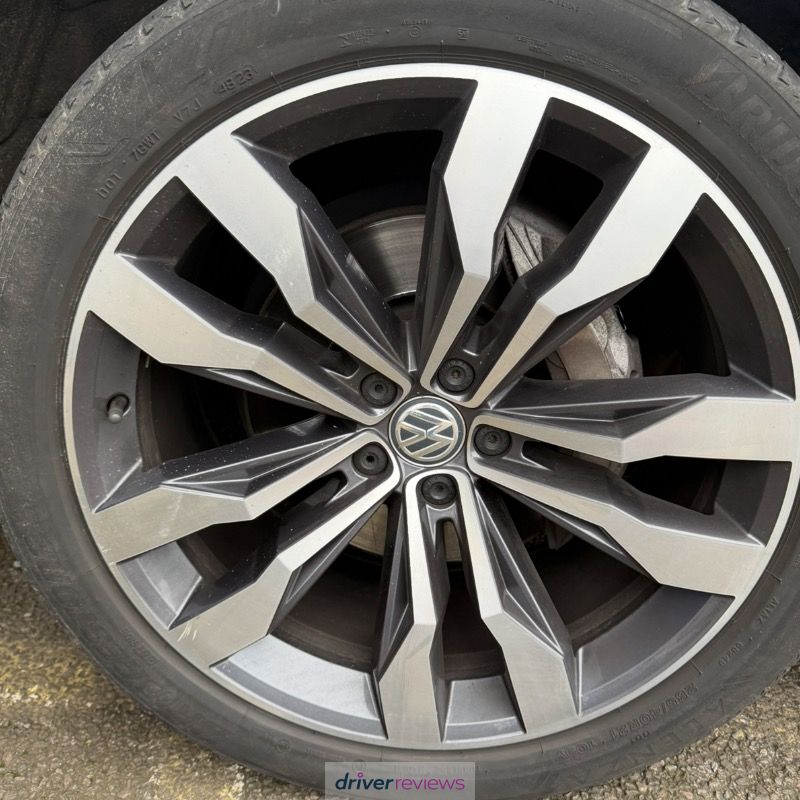 Bridgestone Alenza 001 245/40 R21 at Blackcircles.com
