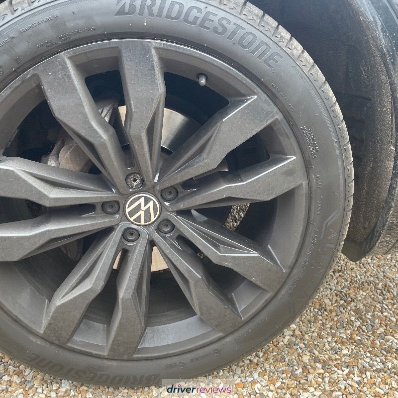 Bridgestone Alenza 001 275/40 R20 at Blackcircles.com