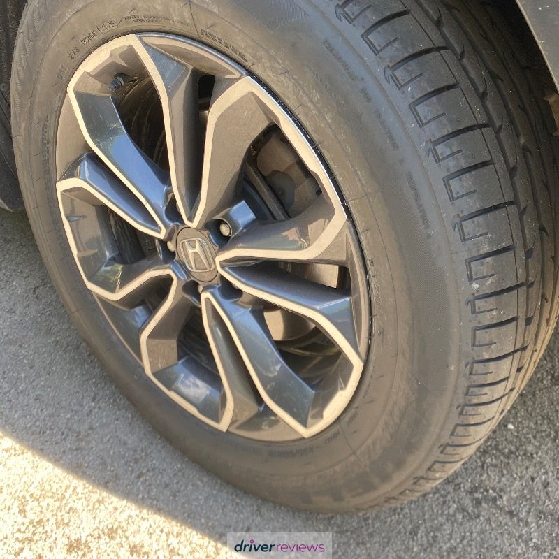Bridgestone Dueler H/P Sport 215/60 R17 at Blackcircles.com