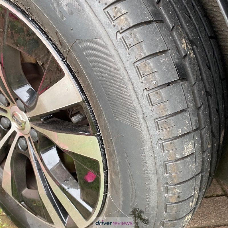 Bridgestone Dueler H/P Sport 215/60 R17 at Blackcircles.com