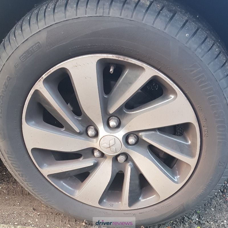 Bridgestone Turanza 6 215/60 R17 at Blackcircles.com