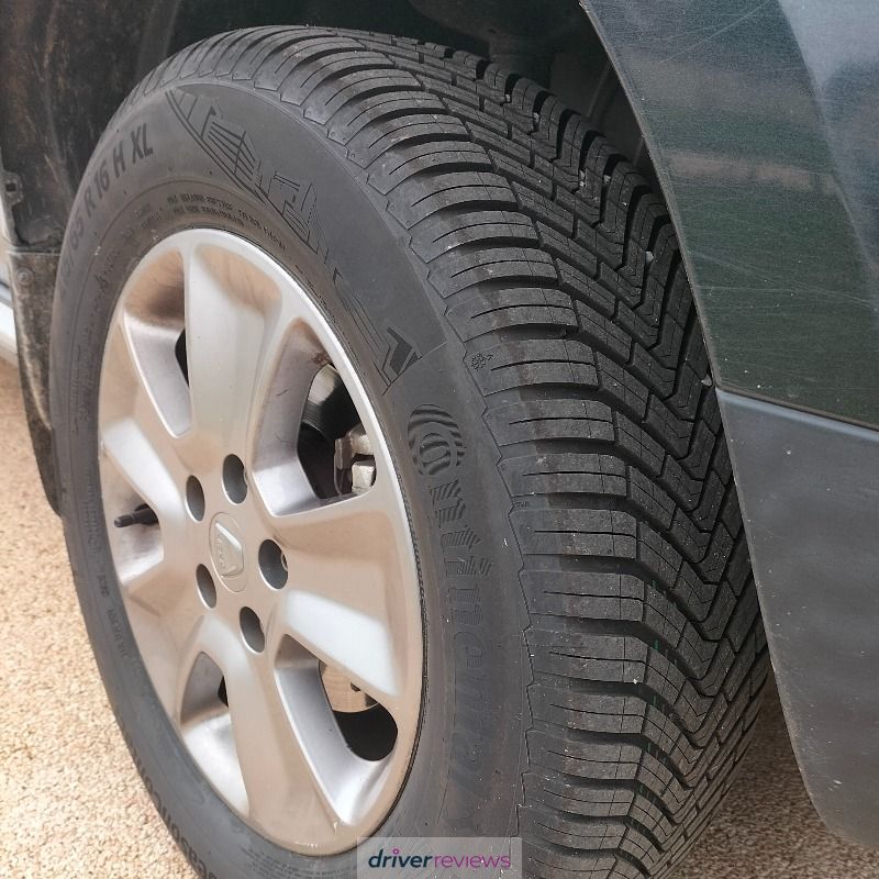 Image #1; Continental AllSeason Contact, 215/65 R16 H; Dacia Duster