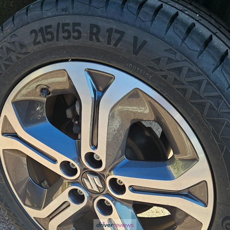 Image #2; Continental PremiumContact 7, 215/55 R17 V; Suzuki Vitara