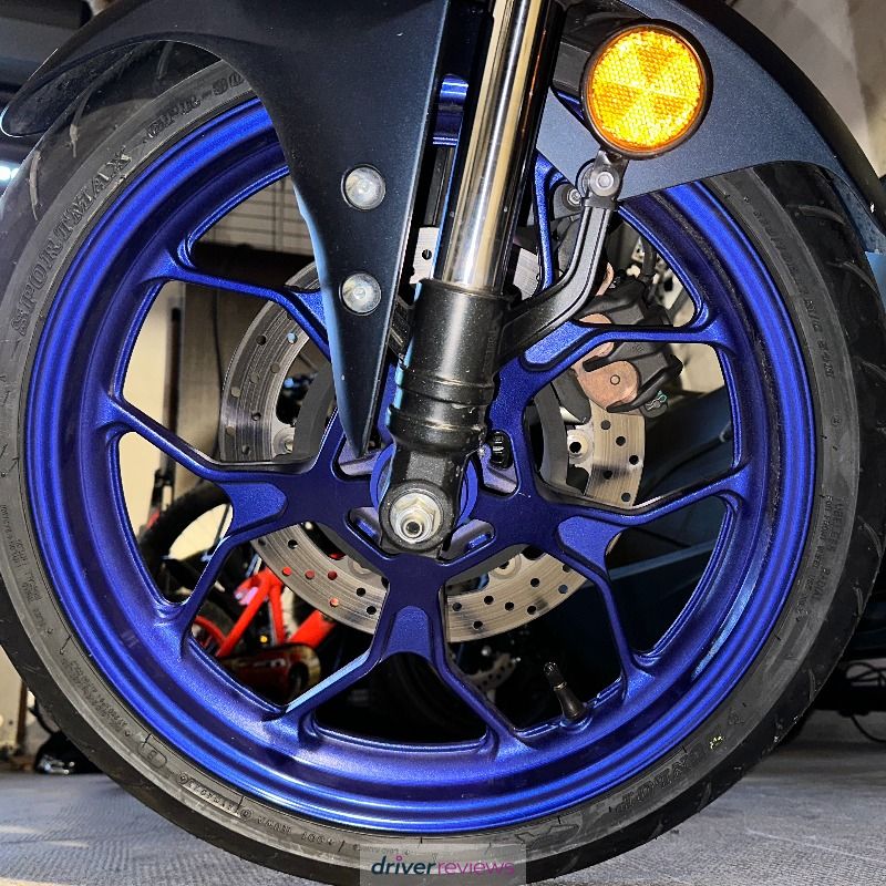 Pneu Dunlop Sportmax GPR-300 180/55R17 73 W - ALLOPNEUS.COM