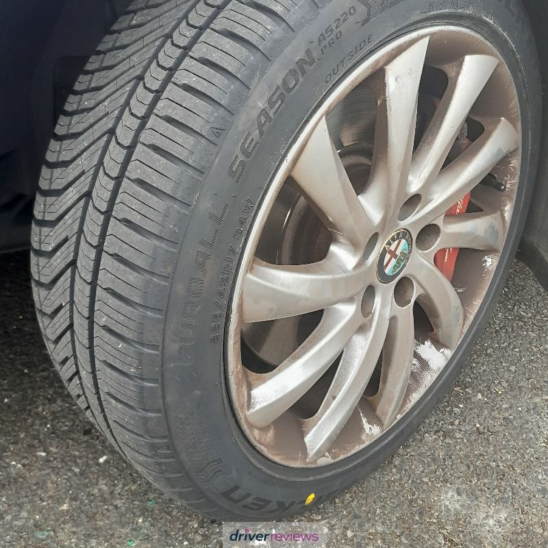 Image #1; Falken Euroallseason AS-220 PRO, 225/45 R17 W; Alfa Romeo Giulietta
