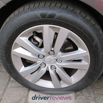 Goodyear EfficientGrip Performance 2 215/55 R17 at Goodyear EfficientGrip Performance 2 215/55 R17 at