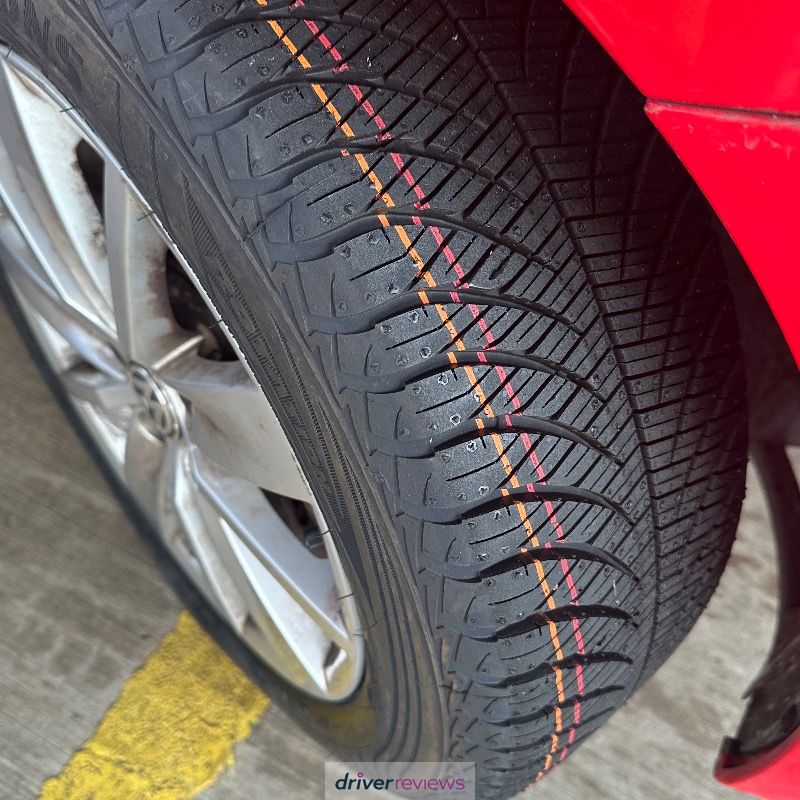 Goodyear EfficientGrip Performance 2 205/55 R16 at Blackcircles.com