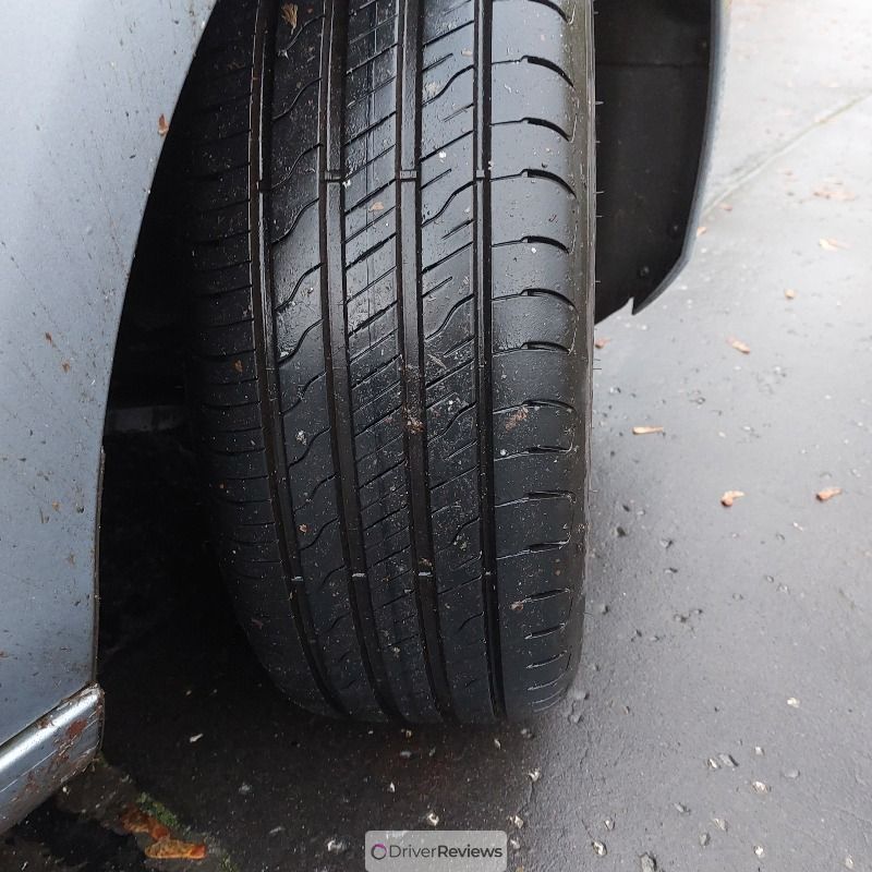 Goodyear EfficientGrip Performance 2 215/50 R18 at Blackcircles.com