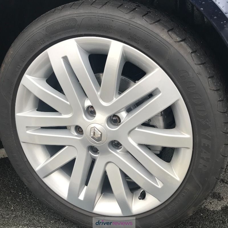Goodyear EfficientGrip Performance 2 215/55 R17 at