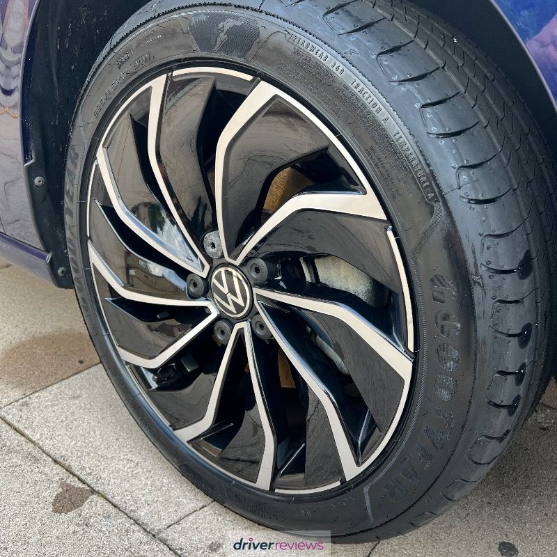 Goodyear EfficientGrip Performance 2 225/50 R18 at Blackcircles.com