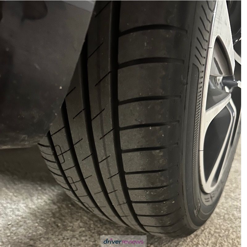 Image #1; Goodyear EfficientGrip Performance, 215/55 R17 V; DS DS 4