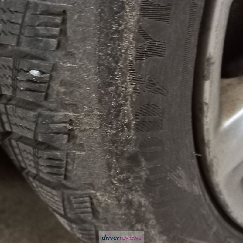 Image #4; Goodyear UltraGrip Performance 3, 205/50 R17 V; Volvo V40