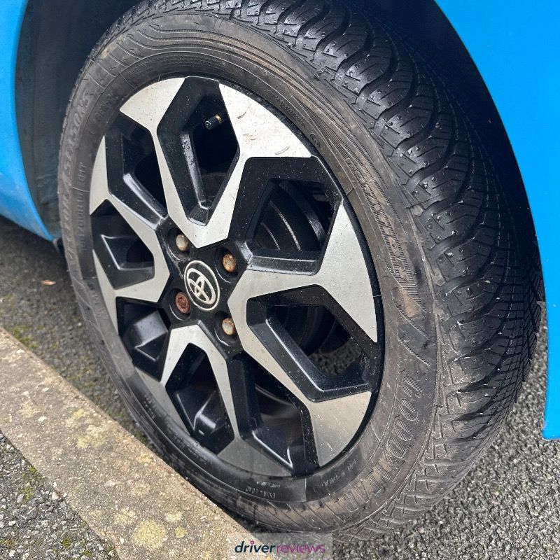Goodyear Vector 4Seasons Gen-2 185/70 R14 at Blackcircles.com