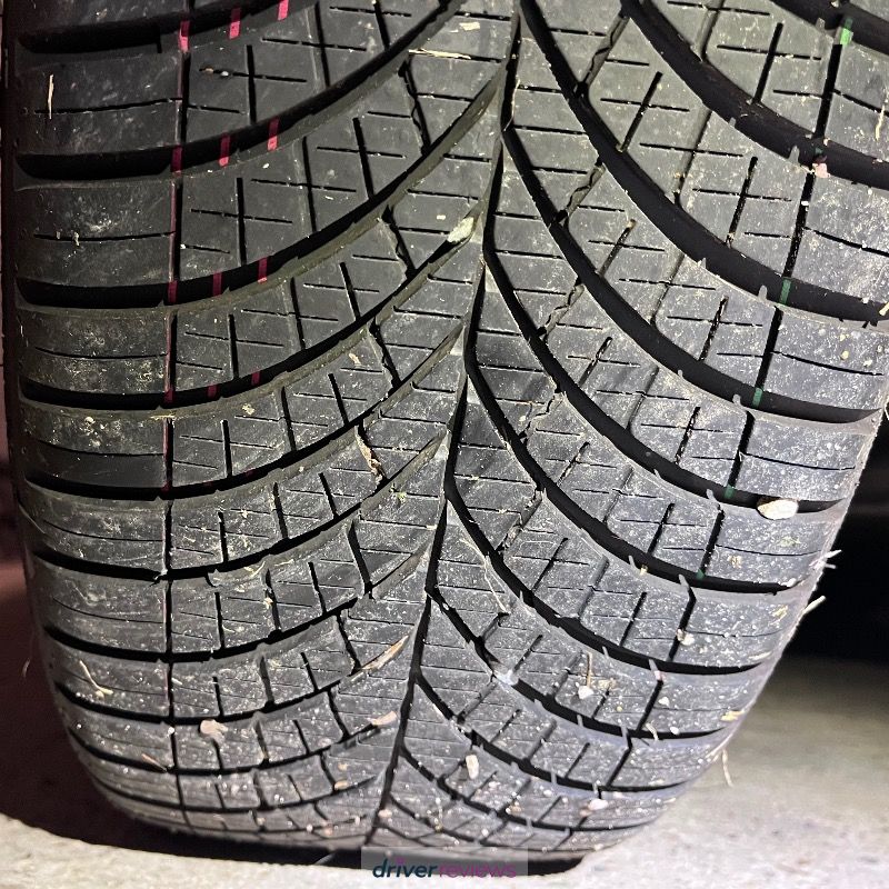 Image #8; Goodyear Vector 4Seasons Gen-3, 215/45 R20 T; Renault Megane