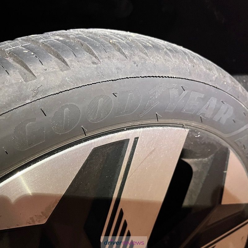 Image #9; Goodyear Vector 4Seasons Gen-3, 215/45 R20 T; Renault Megane