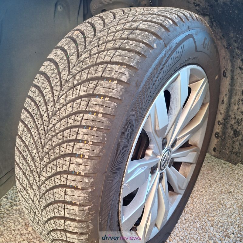 Image #1; Goodyear Vector 4Seasons Gen-3, 215/55 R17 V; Volkswagen T-ROC