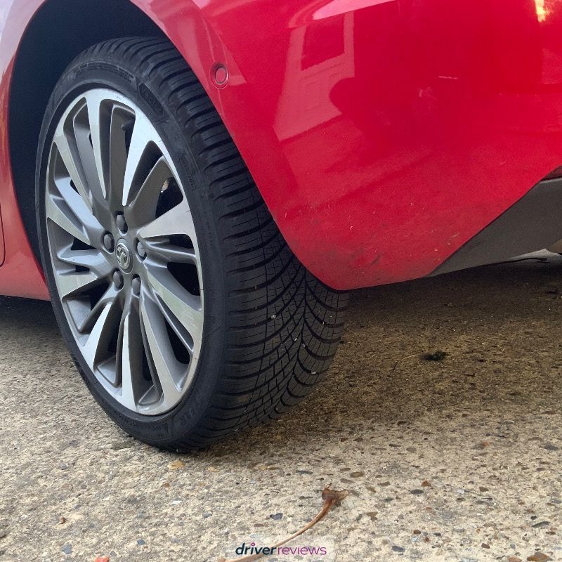 215/60 R17、GOOD YEAR Vebtor 4 seasons TYRE ALL SEASON GOODYEAR 215/60 R17 100V VECTOR 4 SEASON G3 SUV XL