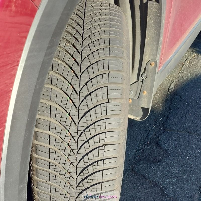 Goodyear Vector 4Seasons Gen-3 225/55 R19 at Blackcircles.com