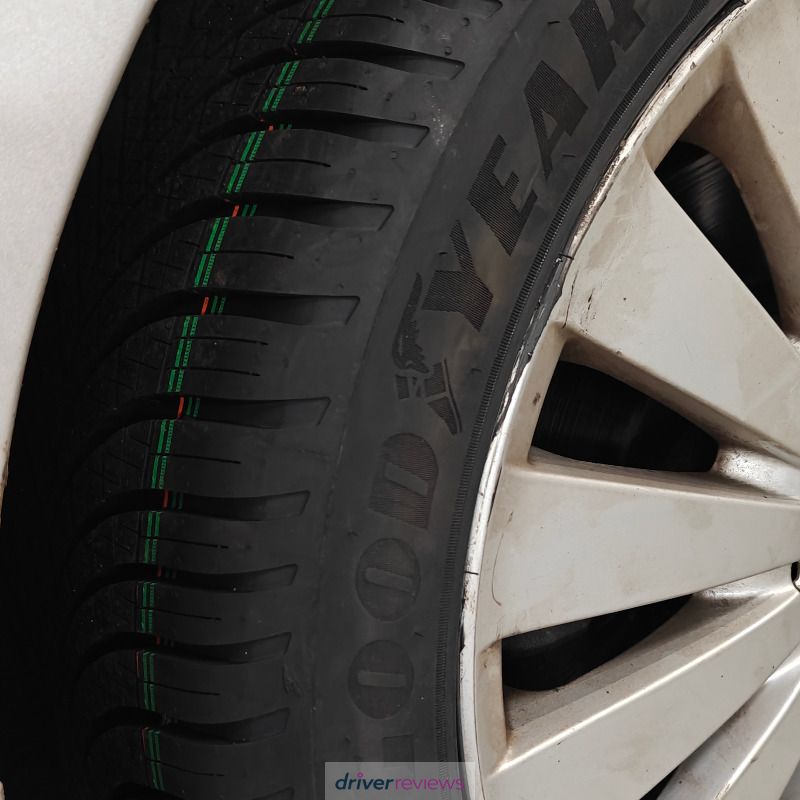 Goodyear Vector 4Seasons Gen-3 215/45 R18 at Blackcircles.com