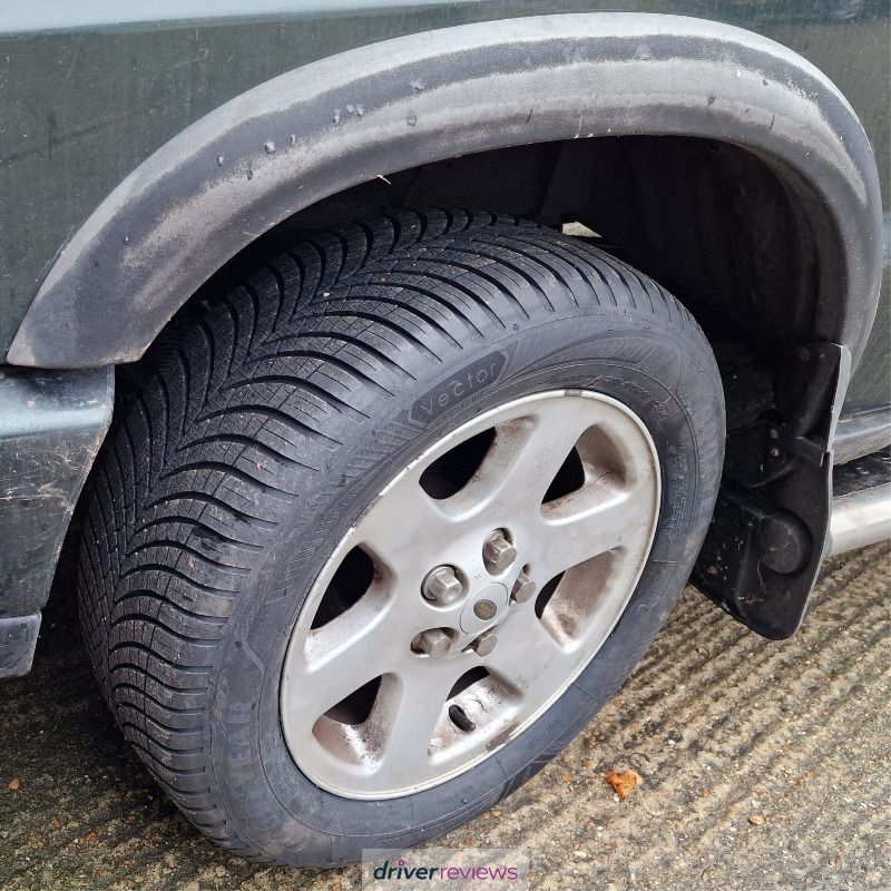Goodyear Vector 4Seasons Gen-3 215/60 R17 at Blackcircles.com