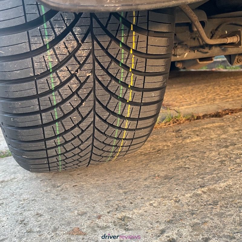 Goodyear Vector 4Seasons Gen-3 SUV 215/65 R16 at Blackcircles.com