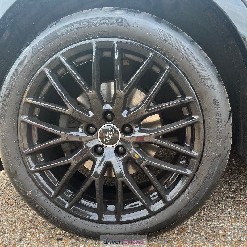 Hankook Ventus S1 Evo 3 245/40 R19 at Blackcircles.com