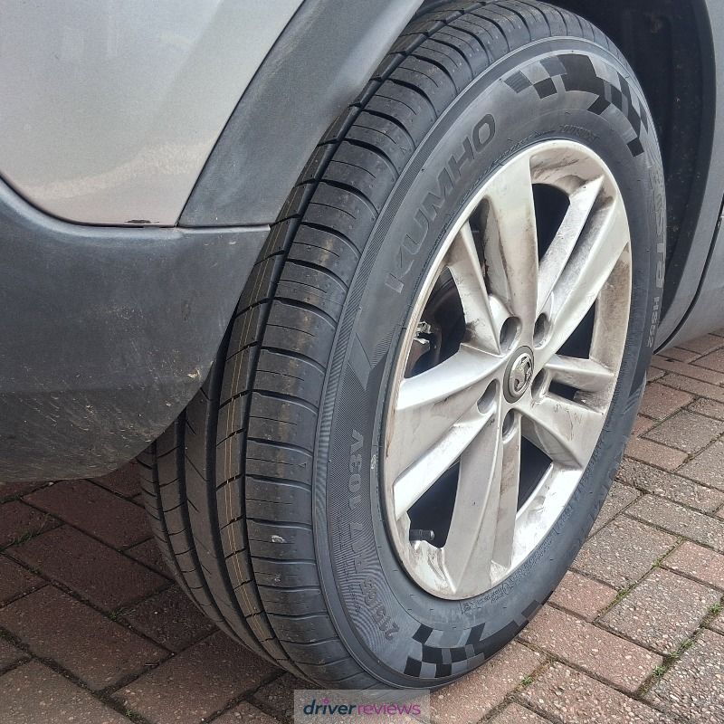 Kumho Ecsta HS52 195/55 R16 at Blackcircles.com