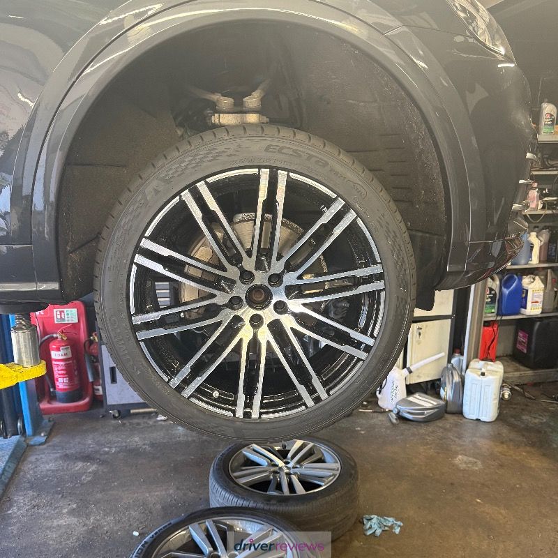 Kumho Ecsta PS71 SUV 265/40 R22 at Blackcircles.com