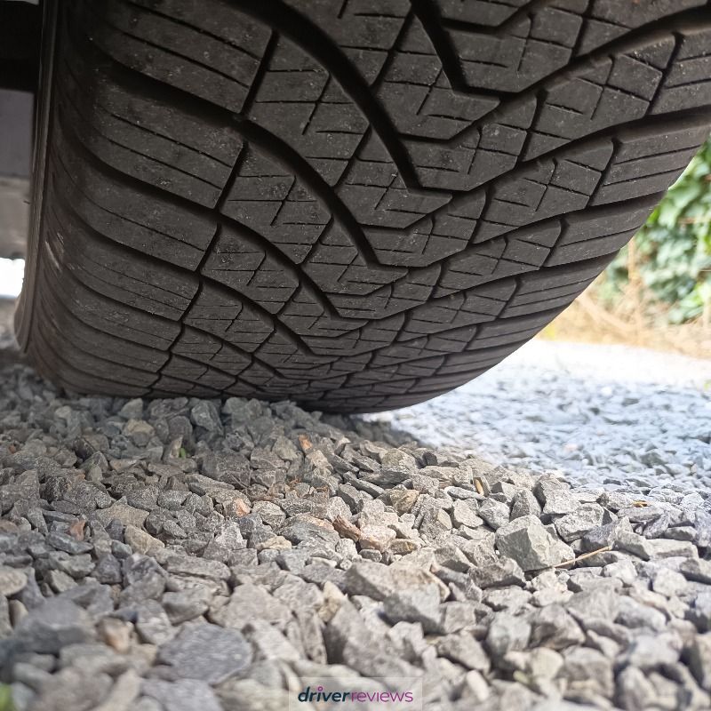 Image #2; Kumho Solus 4S HA32, 225/45 R17 W; Volkswagen Golf