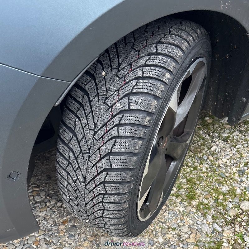 Image #1; Kumho WP52+, 225/40 R18 V; Cupra Leon