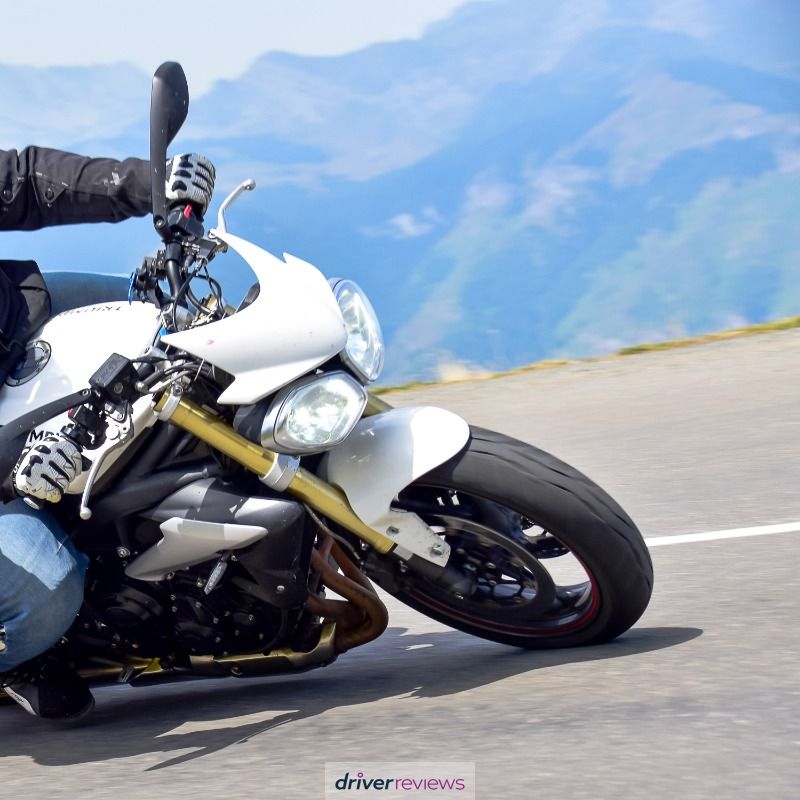 Image #1; Metzeler SPORTEC M7 RR, 180/55 R17 W; Triumph Street Triple