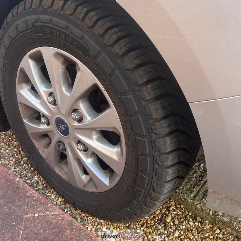 Michelin Agilis CrossClimate 215/65 R16 at Blackcircles.com