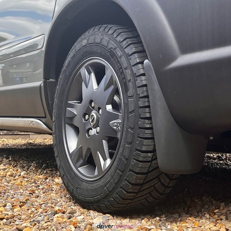 Michelin Agilis CrossClimate 205/65 R16 at Blackcircles.com