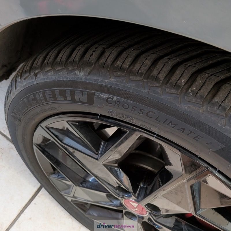 Image #1; Michelin CrossClimate 2, 205/55 R19 V; DS DS 4