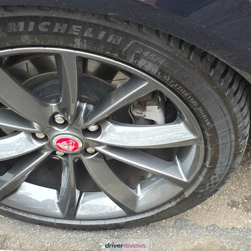 Michelin CrossClimate 3 Sport 245/40 R19 at Blackcircles.com