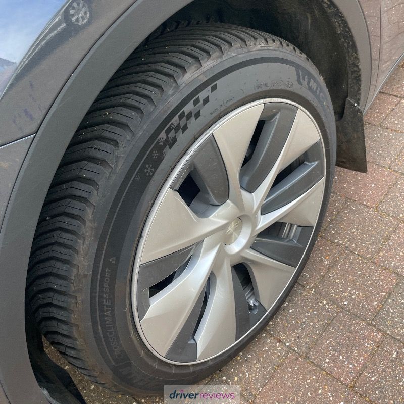 Michelin CrossClimate 3 Sport 245/40 R19 at Blackcircles.com