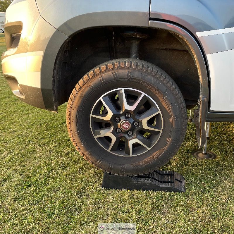 MICHELIN CROSSCLIMATE CAMPING 225/70 R15 112R | ATS Euromaster