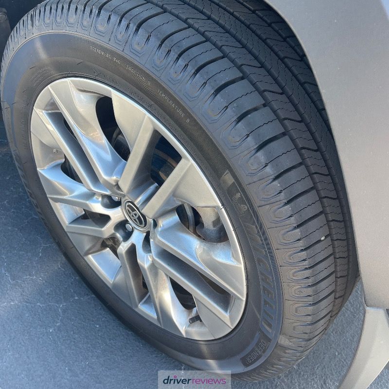 MICHELIN Defender 2 215/55 R17 98V tires | Blackcircles.ca