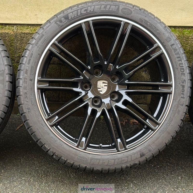 Michelin Latitude Sport 3 255/45 R20 at Blackcircles.com