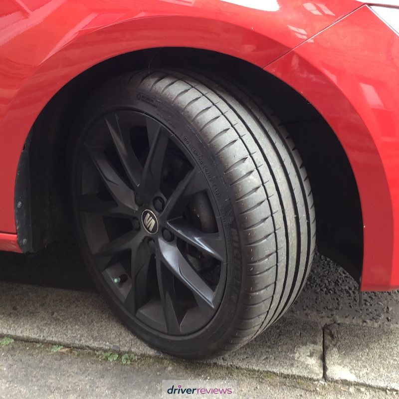 Image #2; Michelin Pilot Sport 4, 225/40 R18 Y; SEAT Leon FR