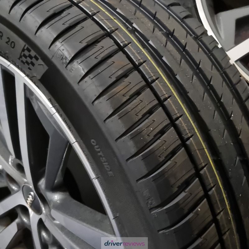 MICHELIN PILOT SPORT 4 SUV VOL 275/45 R20 110V | Euromaster