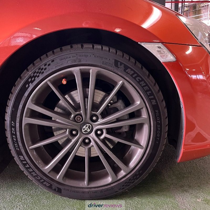 Michelin Pilot Sport 5 215/45 R17 at Blackcircles.com