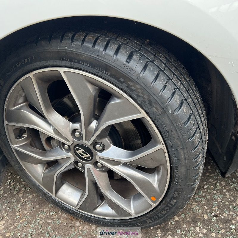 Michelin Pilot Sport 5 225/45 R18 at Blackcircles.com