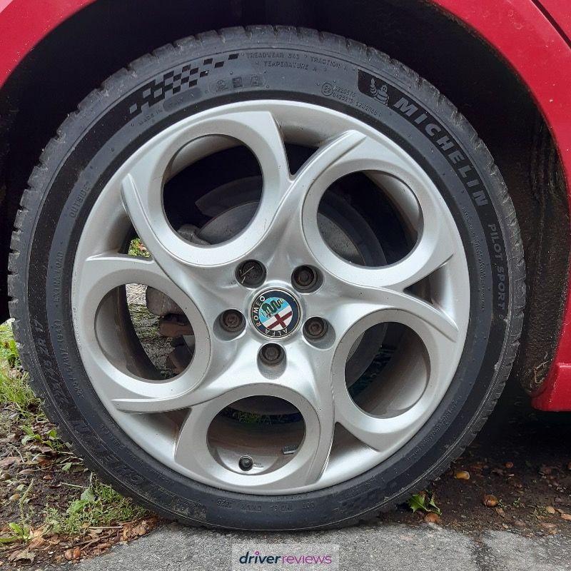 Michelin Pilot Sport 5 225/45 R17 at Blackcircles.com