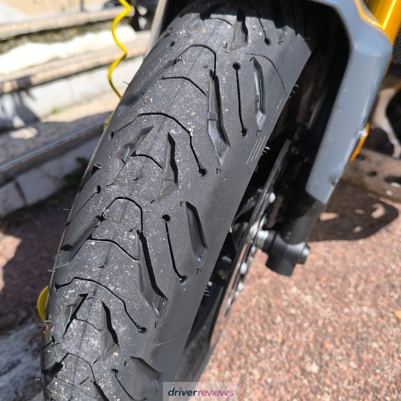 Image #1; Michelin ROAD 6 GT, 120/70 R17 W;  
