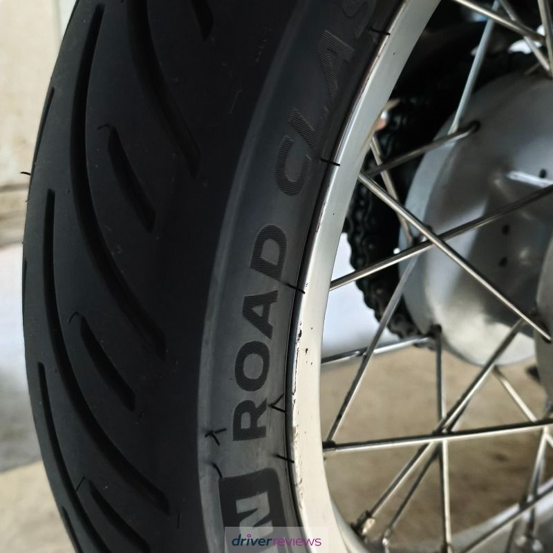 Image #2; Michelin ROAD CLASSIC, 100/90 R18 H; Royal Enfield Interceptor