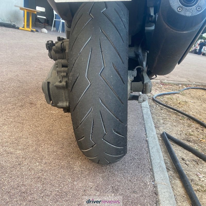 Image #1; Pirelli DIABLO ROSSO SCOOTER, 160/60 R15 H; Yamaha TMAX